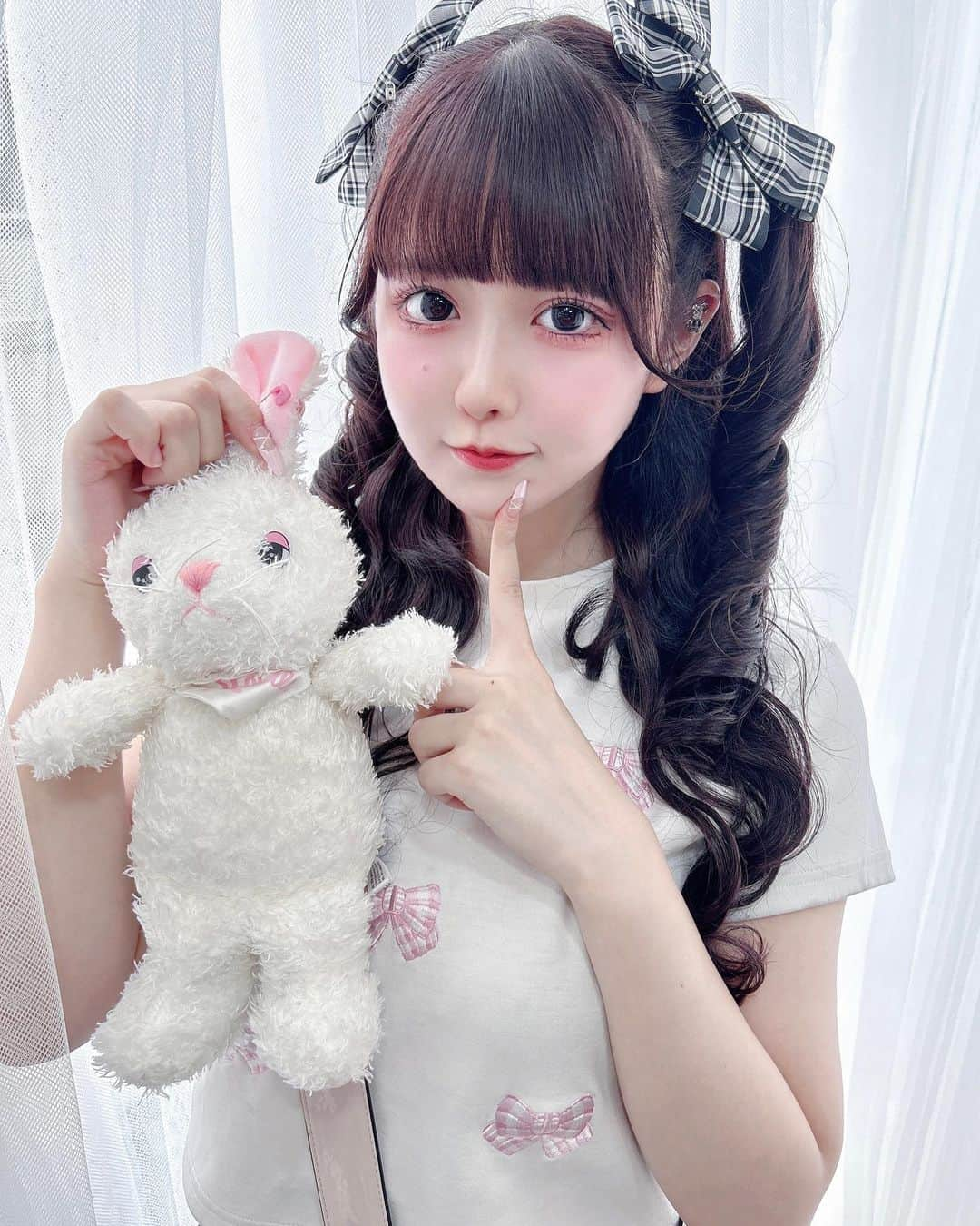 兎凪さやかのインスタグラム：「ちゅるるん🐰♡  まなさんに髪の毛やってもらった♡うれしい！piumさんのイベントありがとうございました😢😢18日もたのしみ！  #うさちゃん  #うさぎ  #ハーフツイン  #ハーフツインテール」