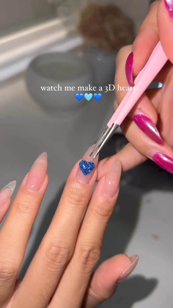 SHEINのインスタグラム：「@vivianmariewong's 3D nail art makes our hearts happy 💙💅💙   #SHEINinspo」