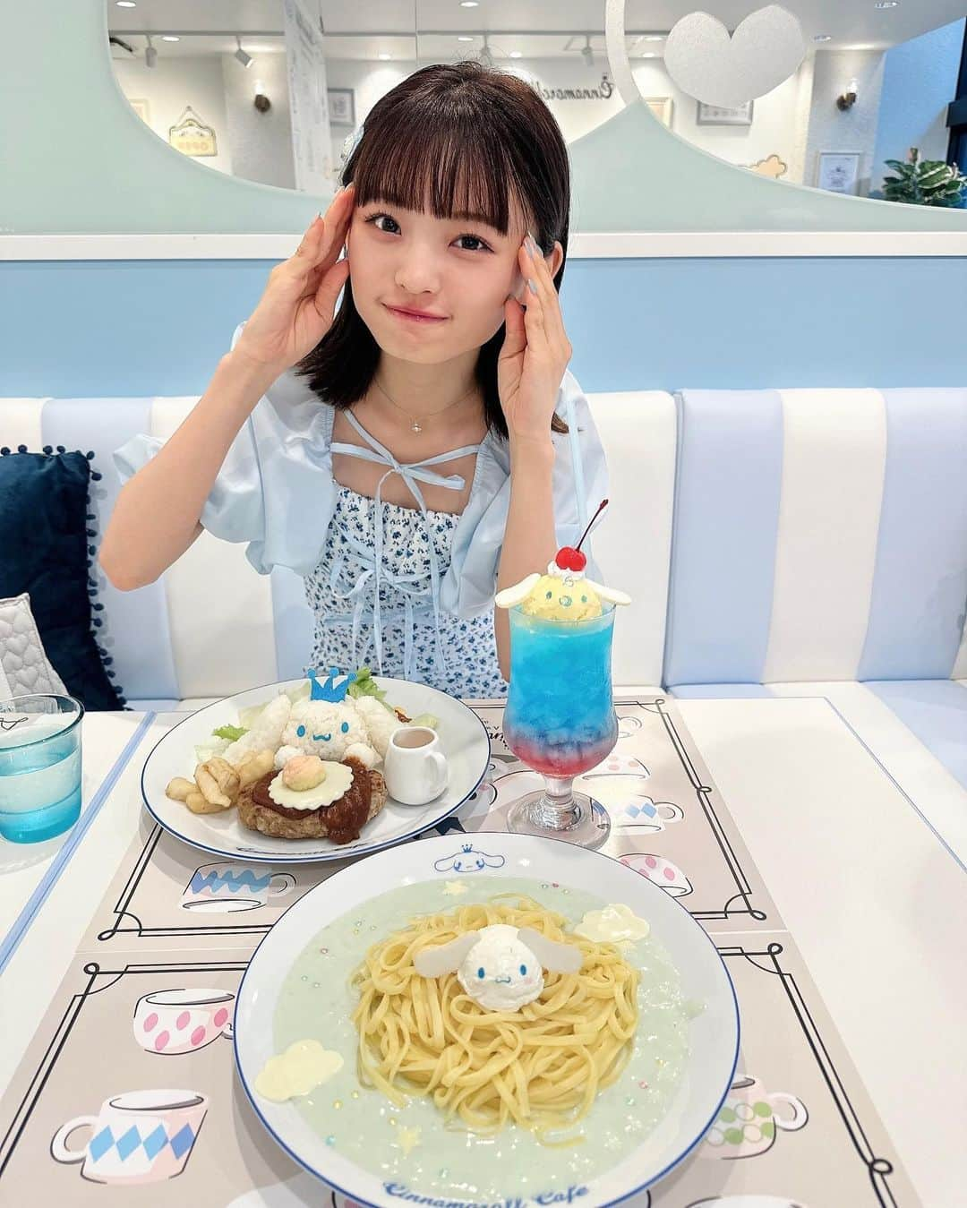 新澤菜央さんのインスタグラム写真 - (新澤菜央Instagram)「早く食べたいから ヨシ ってコメントして？🐶🐾 ⠀ ⠀ ⠀ #彼女の私服がかわいい #低身長コーデ #sサイズコーデ #sサイズ女子 #156cm #骨格ウェーブ #ブルベメイク #ブルーコーデ #水色コーデ #シナモロールカフェ #シナモンくん #推し活 #サンリオ #sanrio #tinajojun #夢展望 #ワンピースコーデ #パステルコーデ #ゆめかわいい #code #fashion #dailylook #ootd #🩵」9月10日 20時34分 - _shinshin_48