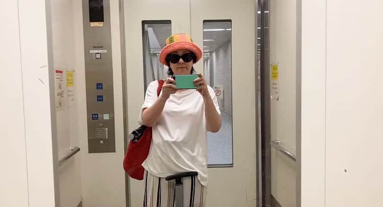 のインスタグラム：「vlogアップいたしました。 是非、ご覧ください♡  《trip vlog》畑中葉子デビュー45周年記念新曲 畑中葉子×P.O.P「八丈島からの手紙」大阪プロモーション｜スパイスカリー・大陸｜袋布向春園・本店｜かき氷｜ハモのコース料理｜https://youtu.be/oqP_XaVEd3k?si=7J-ZxsgQ_iuwqrlb @YouTubeより  #vlog  #youtube  #畑中葉子  #デビュー45周年  #八丈島からの手紙  #新曲  #配信  #大阪」