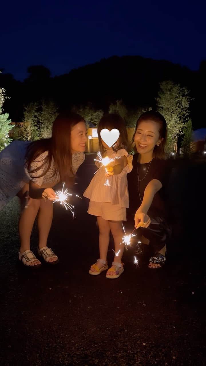 水野佐彩のインスタグラム：「・ @itsukiri_official  生憎のお天気でしたが 家族旅行にぴったりの場所でした🤍 次はグランピングテントの方にも泊まりたいな〜🏕️✨  プールやサウナや温泉が嬉しいのはもちろん 本当に本当にご飯が美味しいです。 東京から90分で自然を満喫できる場所があったなんて♡ 娘も両親も 私たち姉妹も みんなが満足できる旅行になったと思います❤️  #五氣里 #itsukiri #いすみ市 #グランピング」