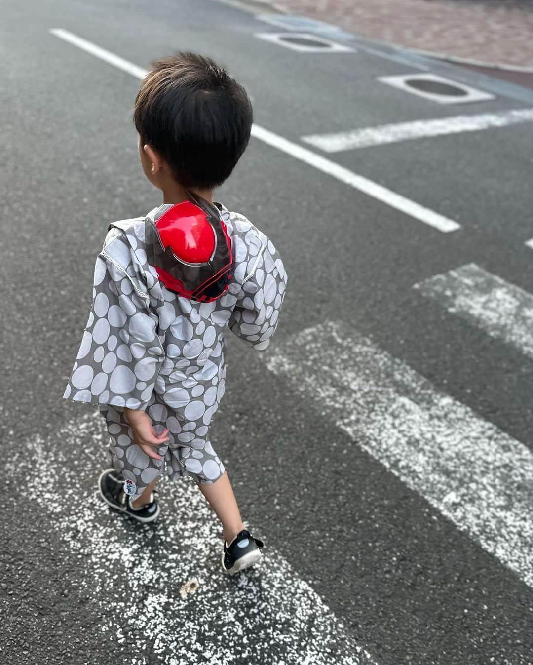 小野麻亜矢さんのインスタグラム写真 - (小野麻亜矢Instagram)「今年の夏のはじまりは 予定モリモリで 毎日大忙し。  お友達とじゃぶじゃぶ池に行ってみたりお祭りに虫取り、近くの小学校で水鉄砲大会！  やっと夏らしい事を思い切りできる！  けど、ただでは終わらない 夏休みのはじまり♪  つづく  #夏休み #思い出投稿 #ふりかえり #虫取り #じゃぶじゃぶ #お祭り」9月10日 20時39分 - ono_maaya