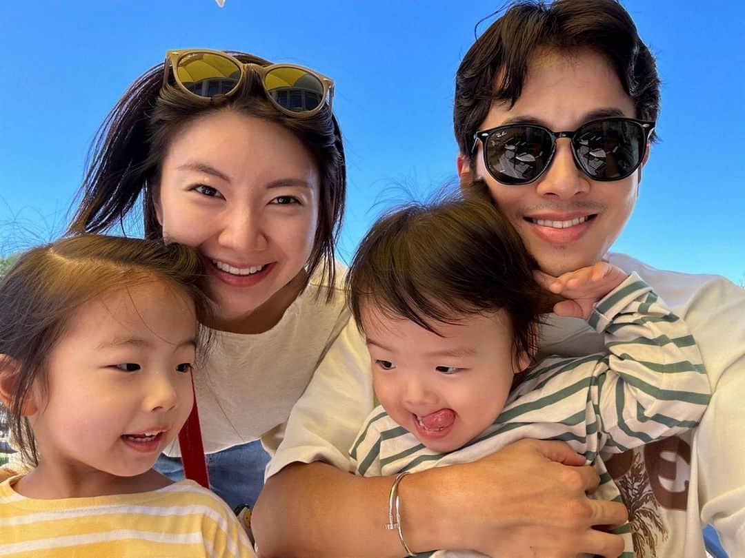 チェ・フィリップのインスタグラム：「도도 가족 첫 여행.  그리고... 첫째 도연이의 기도가 이루어진 날.   “도운이 아픈 거 다 나으면 우리 가족 다 같이 여행 갈수 있게 해주세요“   그리고 “약속을 이루시는 여호와”라고 도연이 입술로 찬양한 은혜스러운 하루.  #평창에스테이트 #감사 #도도남매 #슈퍼맨아빠」