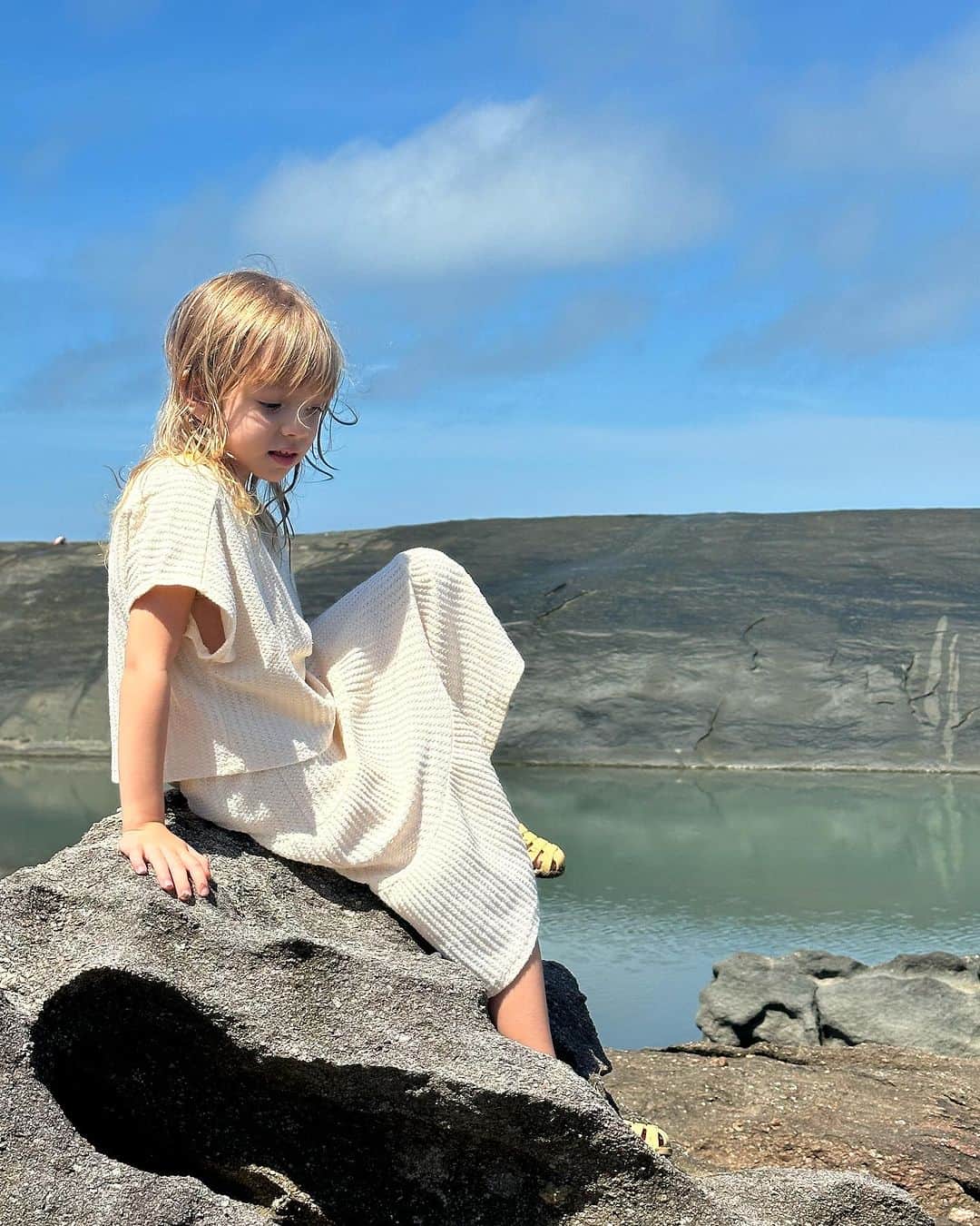 Eliana Michaelichin Bezerraのインスタグラム：「Manu, minha filha, obrigada por ter nos escolhido. Desde que vc chegou aprendo mais com sua presença, personalidade, determinação, coragem e seu amor. Parabéns meu milagrinho, que Deus abençoe grandemente seus passos, sua vida com muita saude. Seja feliz meu anjo❤️. Viva!!!#mariapassanafrente #manuelamrseminstagram」
