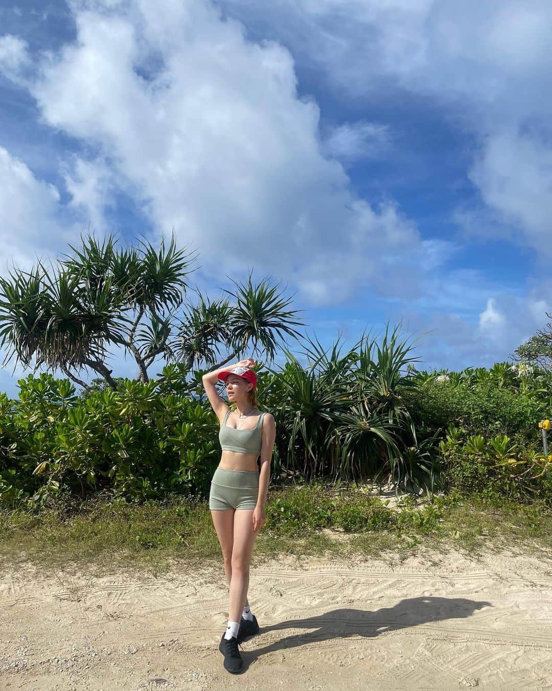 ステファニーのインスタグラム：「🌞🌿🏃‍♀️🌼 いつかの朝ランは水着で。 これならトレーニングにも使えて最高！ シーズン関係なしに使える！ そのまま水被れちゃう♡ #love #fashion #summer #swimwear」