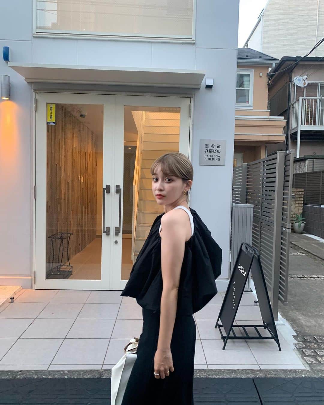 のインスタグラム：「いろんな写真投稿~。(📷)  夏が終わってしまう前に…🍂❤︎❤︎ 秋服、、はやく着たい📦  #🤍」