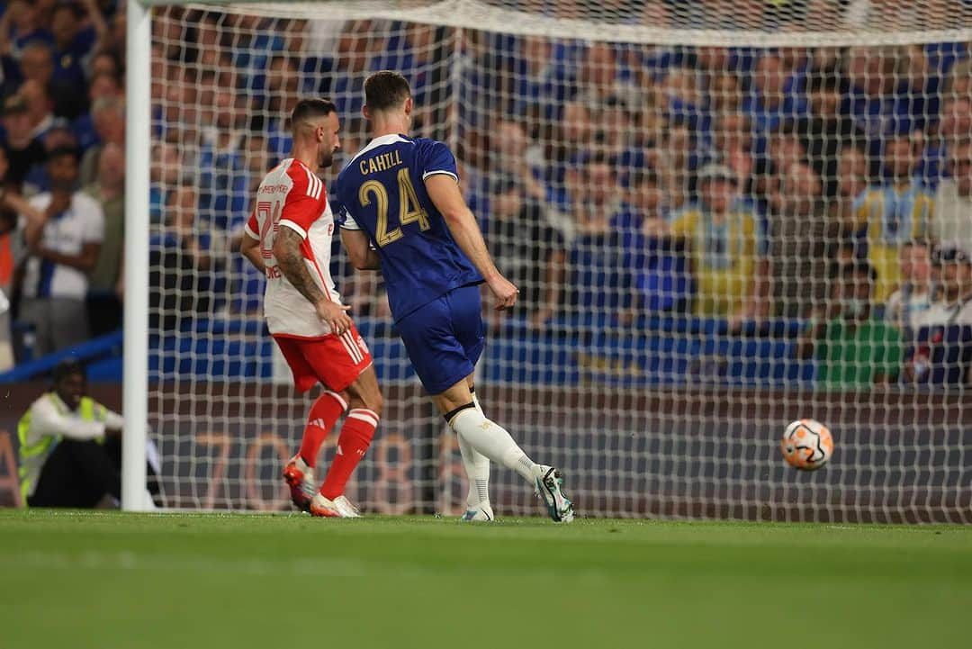 ガリー・ケーヒルさんのインスタグラム写真 - (ガリー・ケーヒルInstagram)「An honour to be back at Stamford Bridge playing in memory of the great @lucavialli 🙌  Proud to be able to contribute along with all of our fans to raise funds for @royalmarsden and @chelseafcfoundation 💙  If you are in the UK and would like to donate please text LUCA to 70085 🙏」9月10日 21時07分 - garyjcahill