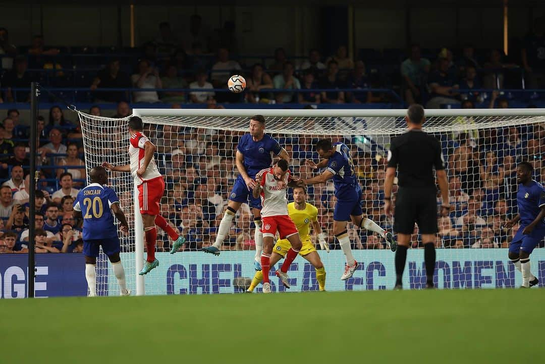 ガリー・ケーヒルさんのインスタグラム写真 - (ガリー・ケーヒルInstagram)「An honour to be back at Stamford Bridge playing in memory of the great @lucavialli 🙌  Proud to be able to contribute along with all of our fans to raise funds for @royalmarsden and @chelseafcfoundation 💙  If you are in the UK and would like to donate please text LUCA to 70085 🙏」9月10日 21時07分 - garyjcahill