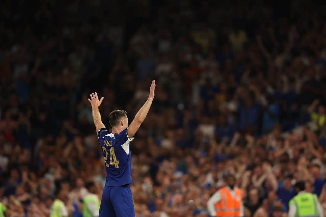 ガリー・ケーヒルのインスタグラム：「An honour to be back at Stamford Bridge playing in memory of the great @lucavialli 🙌  Proud to be able to contribute along with all of our fans to raise funds for @royalmarsden and @chelseafcfoundation 💙  If you are in the UK and would like to donate please text LUCA to 70085 🙏」