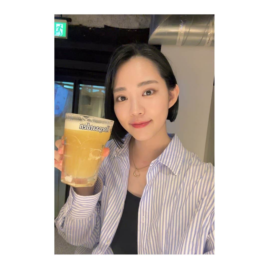 伴優香さんのインスタグラム写真 - (伴優香Instagram)「🍻🍻🍻  Twitterにも載せたけど 自撮りあんまりしないので Instagramにも載せさせて☺️笑  髪の毛切りましたー！！！(突然) 襟足ほぼないんですけど やっぱりこれくらいの長さが1番扱いやすいね🥳  毎日とってもらくちんです。  いっとき髪の毛伸ばそうかと思ったけど やっぱり無理でした😂  すこーし暑さも和らいできたから もう少しで秋かな☺️  寒暖差あるからみんな体調気をつけて✌️ 次会える日までお互い元気でいよっ🫰🏻」9月10日 21時00分 - ban_yuka0707