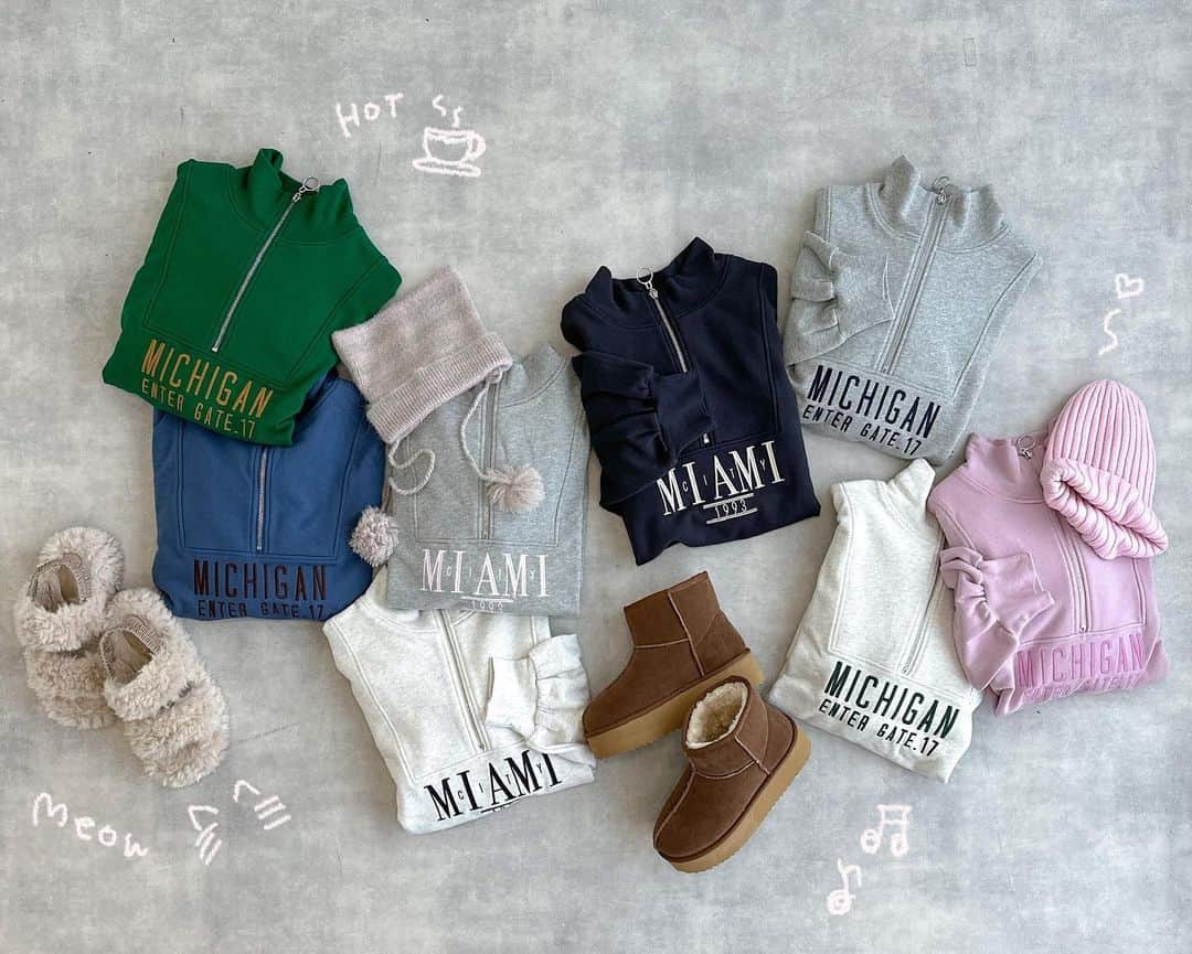 w closetのインスタグラム：「【zozotown限定】  "可愛いと思ったら保存しておくと便利♡" ______________  ZOZO限定ハーフジップ刺繍スウェット ¥5,940  color : オートミール グレー ダークグリーン ダークブルー ピンク  MIAMIスウェット coming soon...  zozotownページはプロフィールTOPのURLからご覧いただけます♪ → @wclosetwearsinc  ______________  #wcloset#ダブルクローゼット#wclo_snap#トレンドアイテム#カラーコーディネート#秋ファッション#秋コーディネート#コーディネート#差し色コーデ#秋コーデ#カジュアルコーデ#カラーコーデ#トレンドコーデ#大人カジュアルコーデ#20代コーデ#ボリューム袖#ビックシルエット#ピンクコーデ#ブルーコーデ#グリーンコーデ#ホワイトコーデ#スウェット#スウェットコーデ#ハーフジップ#ハーフジップスウェット #猫耳ニット帽#ムートンブーツ#ロゴスウェット#カレッジスウェット#グレーコーデ」