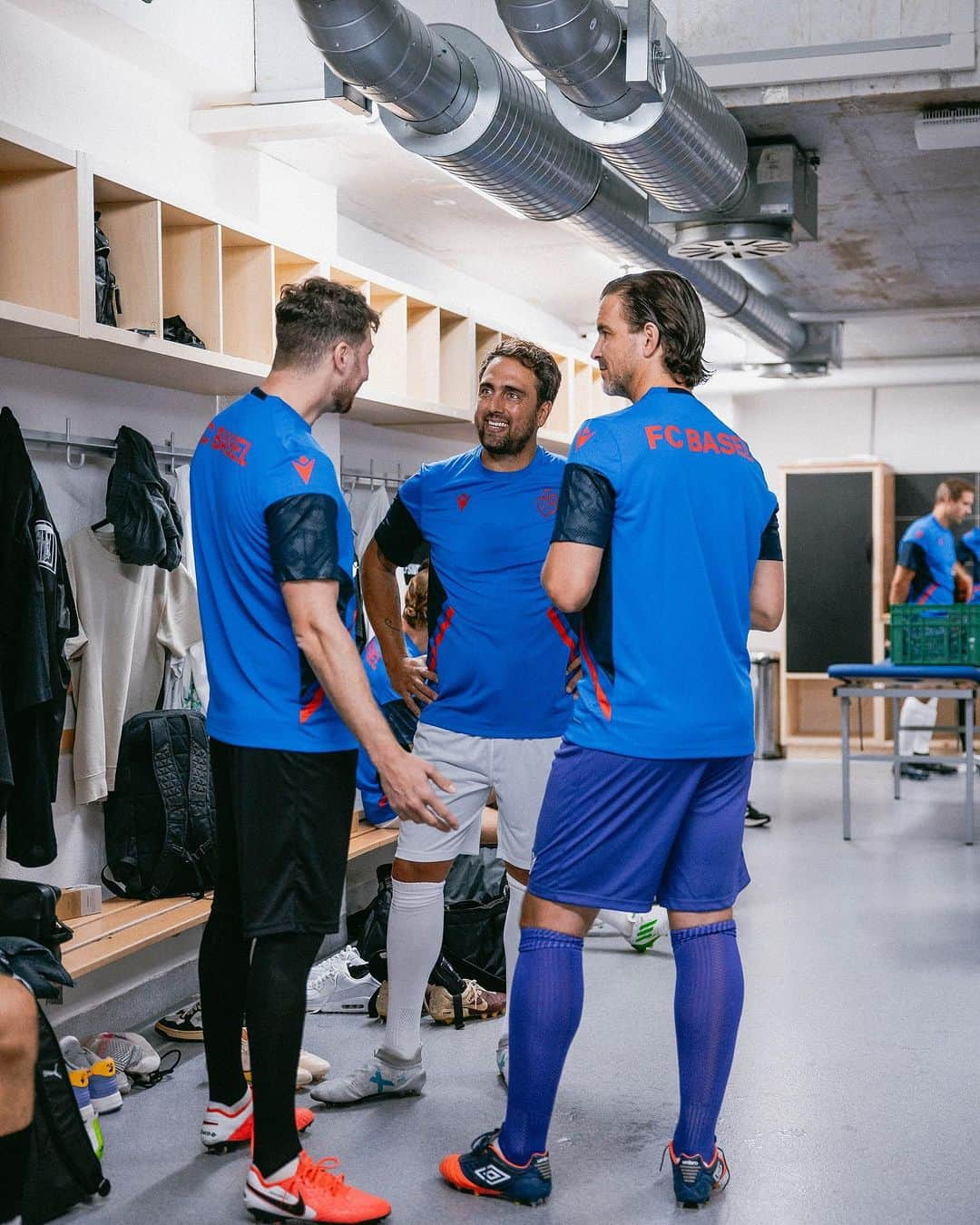 FCバーゼルさんのインスタグラム写真 - (FCバーゼルInstagram)「Bald gohts los 😎  #FCBasel1893 #AlliZämme #DanggeVale」9月10日 21時02分 - fcbasel1893