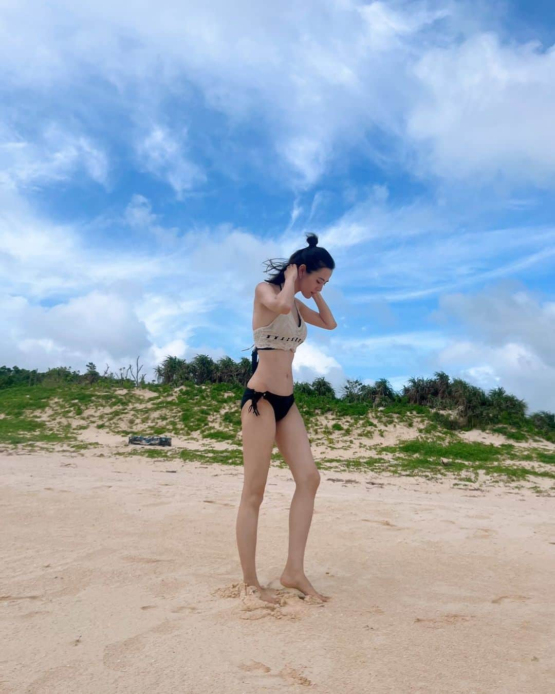 岩田絵莉佳さんのインスタグラム写真 - (岩田絵莉佳Instagram)「今年初めての海🏖️ おそらく今年最後の海🏝️  あ、海映ってないや。笑」9月10日 21時03分 - 15erika11