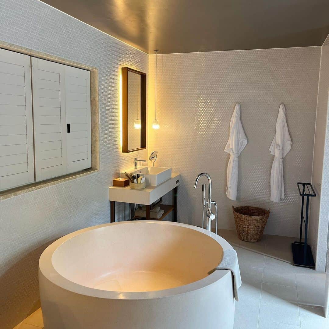 吾田美咲さんのインスタグラム写真 - (吾田美咲Instagram)「お誕生日旅行で泊まった宮古島ホテル🌿 @the.rescape   お部屋にプールとプライベートビーチにも繋がってて ホテルでゆっくり過ごした🧖🏼‍♀️✨  #therescape #ザリスケープ #宮古島 #宮古島ホテル #宮古島旅行」9月10日 21時05分 - misaki_azuta