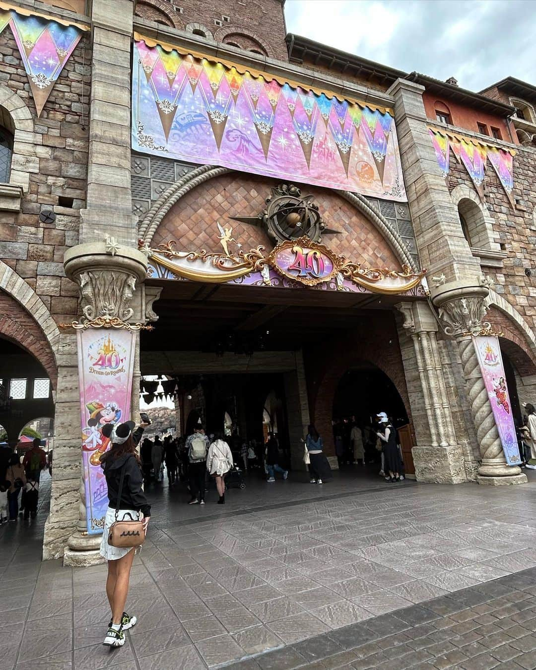 橋本真依さんのインスタグラム写真 - (橋本真依Instagram)「・ 🎢🎢🎢🎢🎢 ⁡ ⁡ いつぞやのユニバとディズニー🥰 ⁡ もう行きたい🤍🤍 ⁡ いつ行っても楽しいよね🤎 ⁡ ⁡ ⁡ ⁡ ⁡ #女子力ねーさん #ユニバーサルスタジオジャパン #USJ#ディズニー#ディズニーランド#40周年 #Disneyland#ディズニーシー ⁡ ⁡」9月10日 21時09分 - hashimotomai430