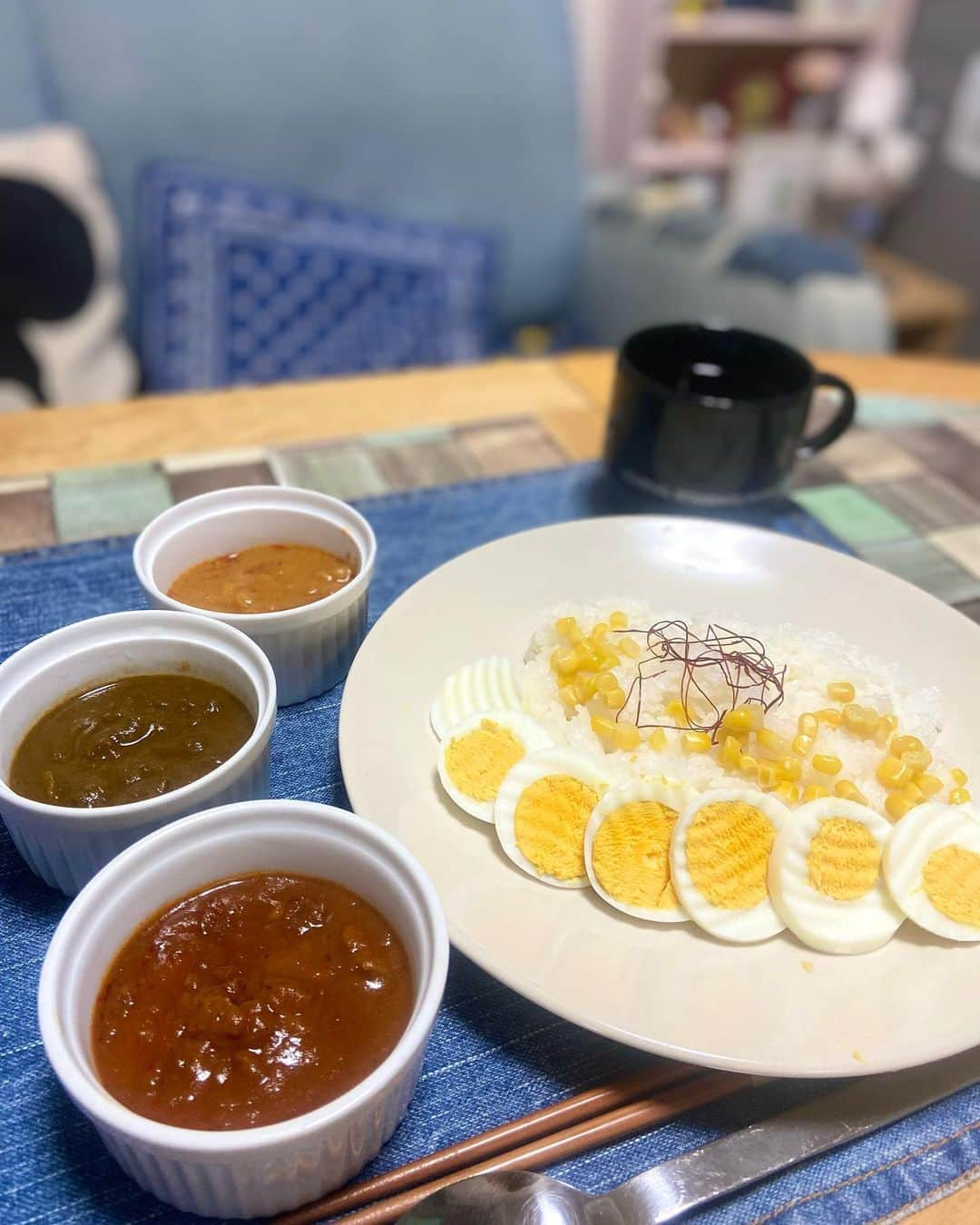 lalapinkのインスタグラム：「夜ごはん🍛  ⭐︎野菜のカレーサグアールー ⭐︎肉のカレーチキンパンジャビー ⭐︎豆のカレーダールマッカニー  今日は北インドカレー🍛  #よるごはん #夜ごはん #夜ご飯 #カレー #curry #北インドカレー #おうちごはん #おうちご飯 #無印良品」