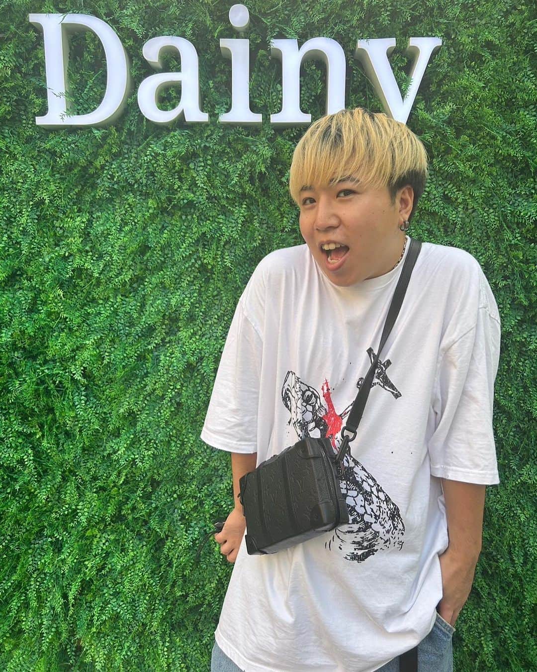 ひろとさんのインスタグラム写真 - (ひろとInstagram)「UUUMみたいな背景見つけた☺️  #新大久保  #エスポワール  #uuum  #明日仕事  #ねこすたぐらむ」9月10日 21時12分 - esp.hiro
