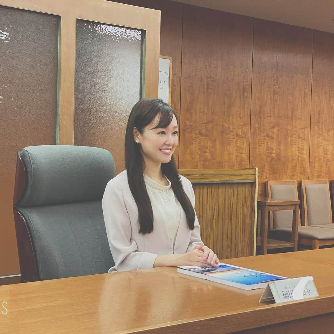 樋田かおりさんのインスタグラム写真 - (樋田かおりInstagram)「農林水産省にて📸 棚田地域の振興、保全を目的としたつなぐ棚田遺産の委員会に出席しました。  昨年に続き、今年も選定委員をさせていただくことになり、広報PRの視点から意見をしたり、 優良な棚田を認定する取り組みの「つなぐ棚田遺産～ふるさとの誇りを未来へ～」感謝状贈呈式では、司会も。  日本の美しい景観が次の世代に継承されていくようできることを一つずつ進めていきます⛰🇯🇵  #日本の棚田百選  #つなぐ棚田遺産  #棚田 #tanada  #農林水産省  #女子アナ #女子アナ広報室 #司会者」9月10日 21時24分 - toida_kaori