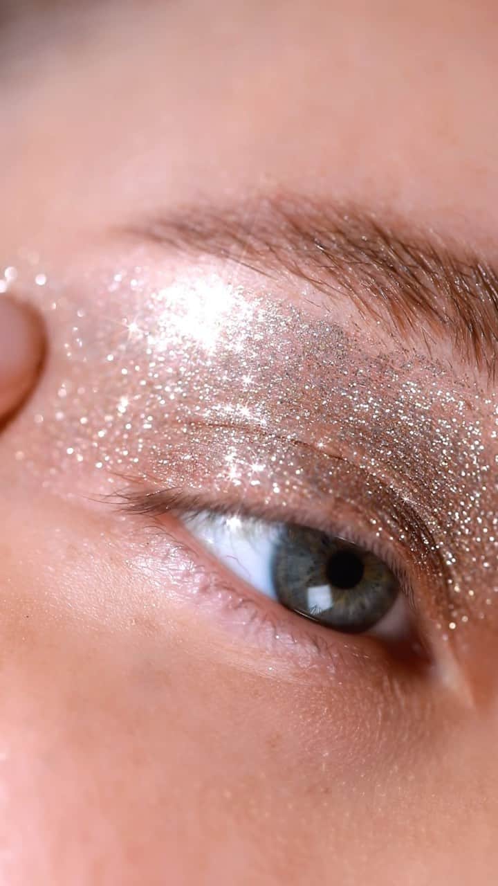 Stila Cosmeticsのインスタグラム：「How do you glow? Do you Glisten, Glitter or Shimmer? ✨    🚨 Shop Glitter & Glow Liquid Eye Shadow 50% off for @UltaBeauty 21 Days of Beauty Event on September 13th 🚨     #StilaCosmetics #Stila #Beauty#Makeup #CrueltyFree  #EyeLiner #Glitter #LiquidEyeShadow #EyeShadow #UltaBeauty」