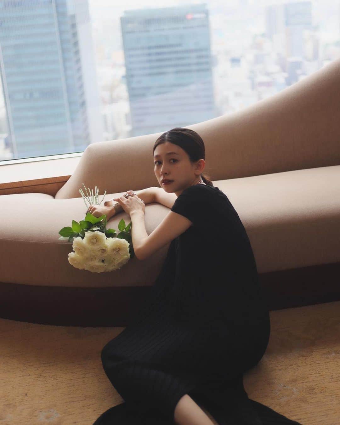 木野園子のインスタグラム：「2022.08.28.  hair make @kayoco.m  photo @nminmi styling @asamilist」