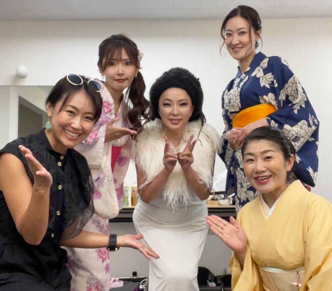 枝並千花さんのインスタグラム写真 - (枝並千花Instagram)「熊本自然災害復興支援チャリティーイベント  コロッケさんの熱く温かい想いのつまったフェスに、出演させて頂きました。  様々なジャンルのパフォーマーの方々が集結し、愛にあふれた素敵なイベントでした！  出会いとご縁に感謝！！  #コロッケ さん #熊本 #熊本城ホール #復興支援チャリティーイベント」9月10日 21時20分 - chikaedanami