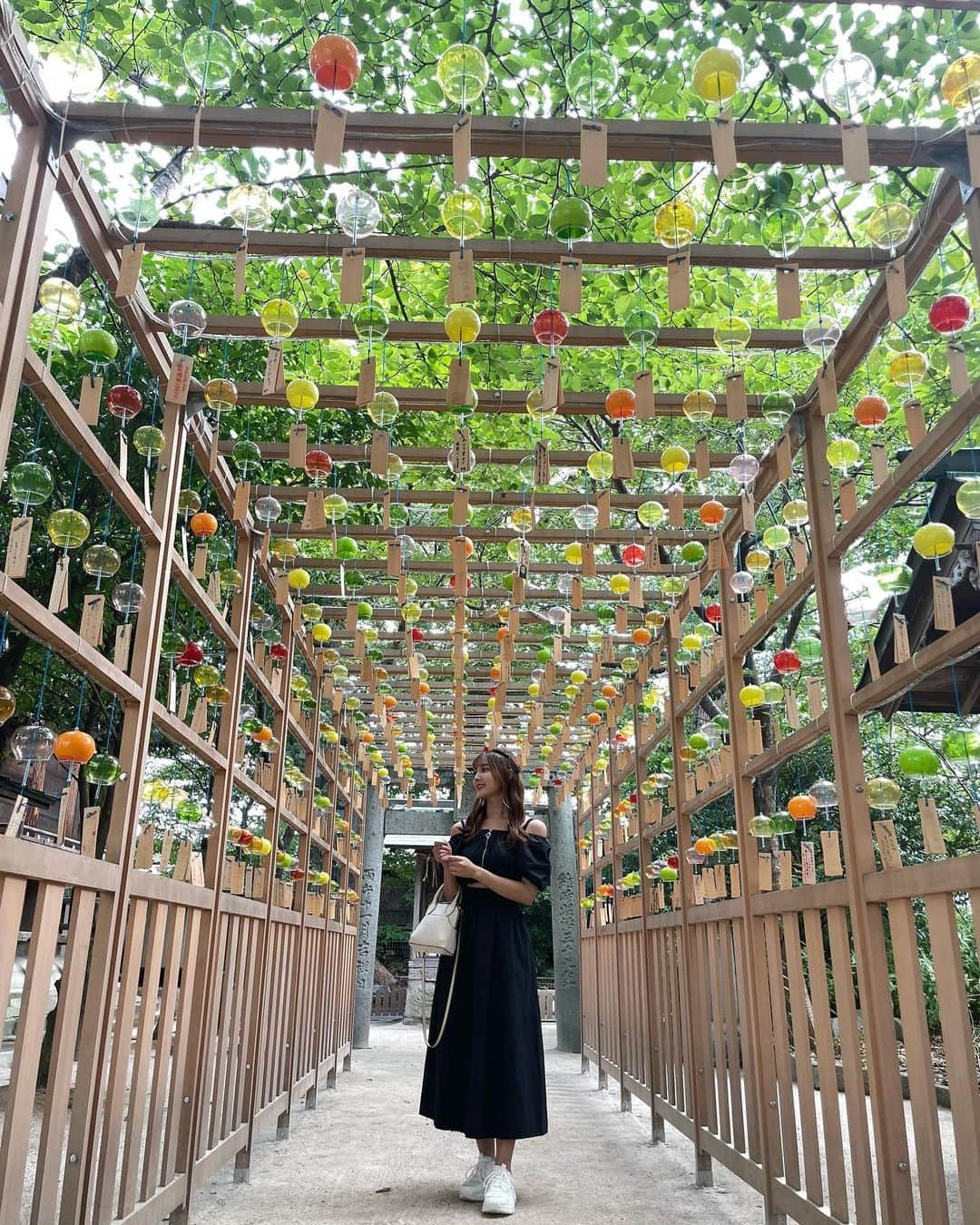 悠花のインスタグラム：「🎐🍃 ・ とっても素敵な場所でした☺︎ ・ #現人神社 #はるかコーデ」