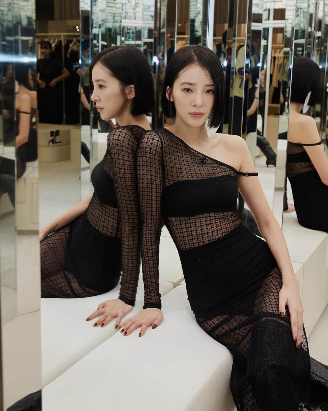 アイリーン・キムさんのインスタグラム写真 - (アイリーン・キムInstagram)「@courreges LOVE in Seoul🖤❤️‍🔥  #광고 #courregessoundbox  #꾸레쥬사운드 #꾸레쥬레이블」9月10日 21時22分 - ireneisgood