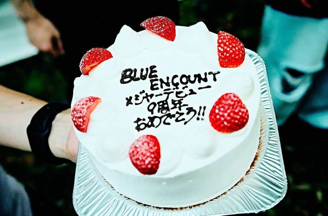 BLUE ENCOUNTさんのインスタグラム写真 - (BLUE ENCOUNTInstagram)「. 本日9/10は メジャーデビュー9周年記念日でした👏  皆さんいつも本当にありがとうございます！！  10年目もブルエンもよろしくお願いします🔵  #ブルエン9周年」9月10日 21時23分 - blueencount_official