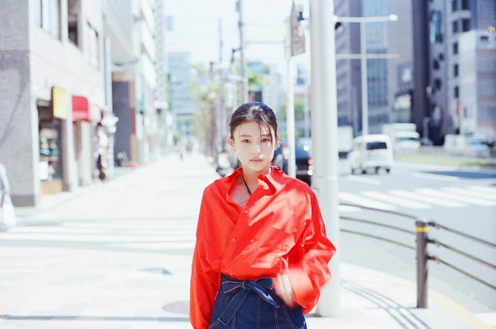 石田真澄のインスタグラム：「【POPEYE web】 「Girls in the City “supplement”」  出口夏希さん。  styling_Takanohvskaya hair&make-up_Aiko Tokashiki  (POPEYE 7月号のアザーをWEBで公開中) #popeye_girlsinthecity」