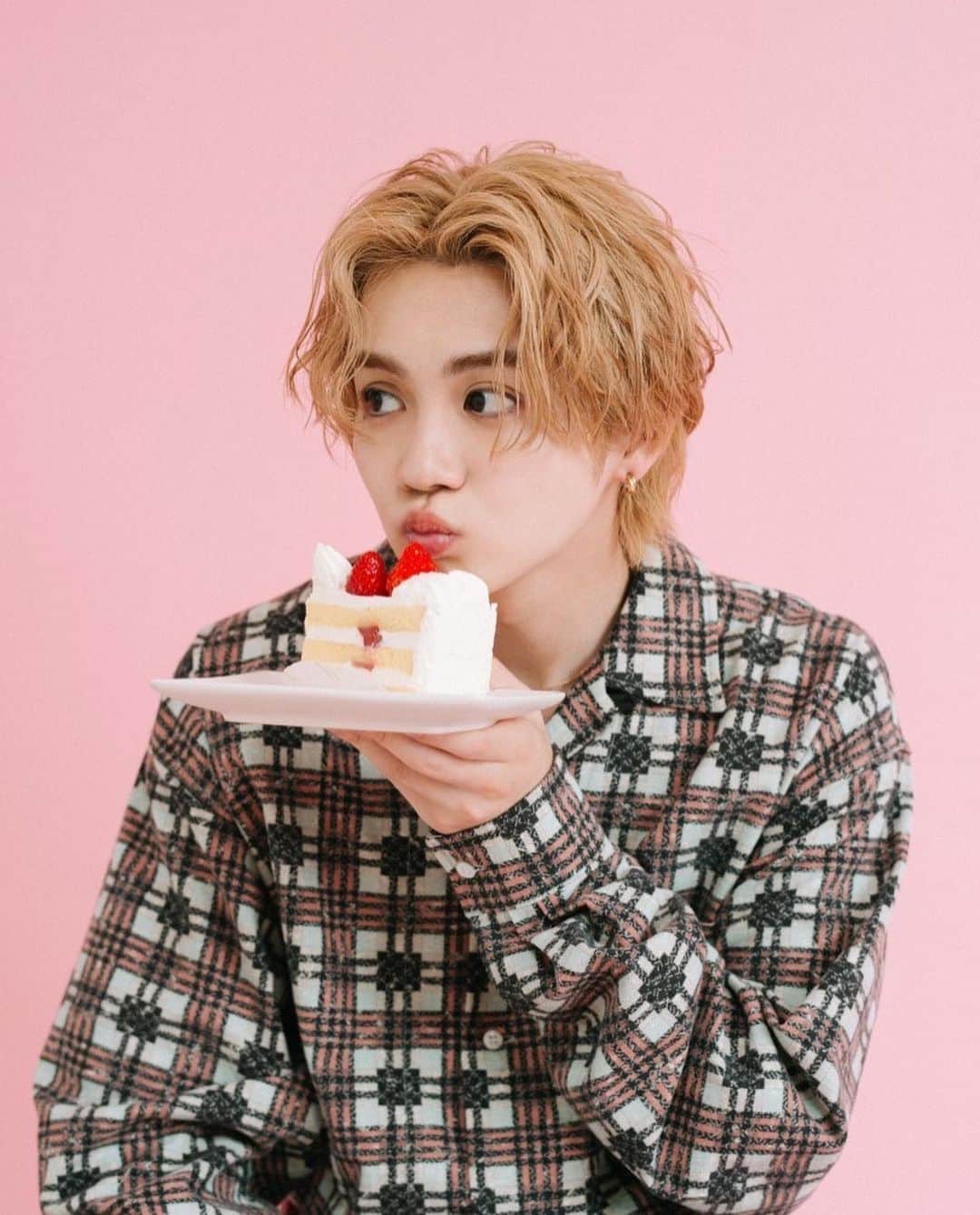 吉野北人のインスタグラム：「ar10月号だよ🍰」