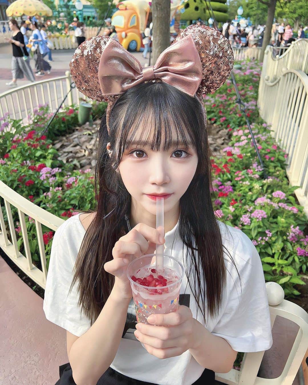 堂本千晴のインスタグラム：「駆け込み夏ディズニーした✌🏻 ベイマックスのやつちゃんと見れてよかった( ꕹ )  ディズニーの投稿飲み物持ってこの撮り方多すぎ🥲︎もっと学びます🥲︎」