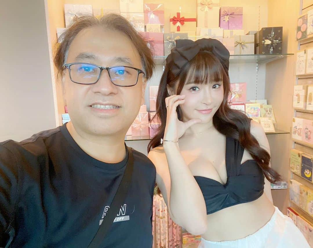 龐文宏のインスタグラム：「元元寫真月曆簽名會合照時間:可愛的元元❤️❤️❤️🥰🥰🥰」