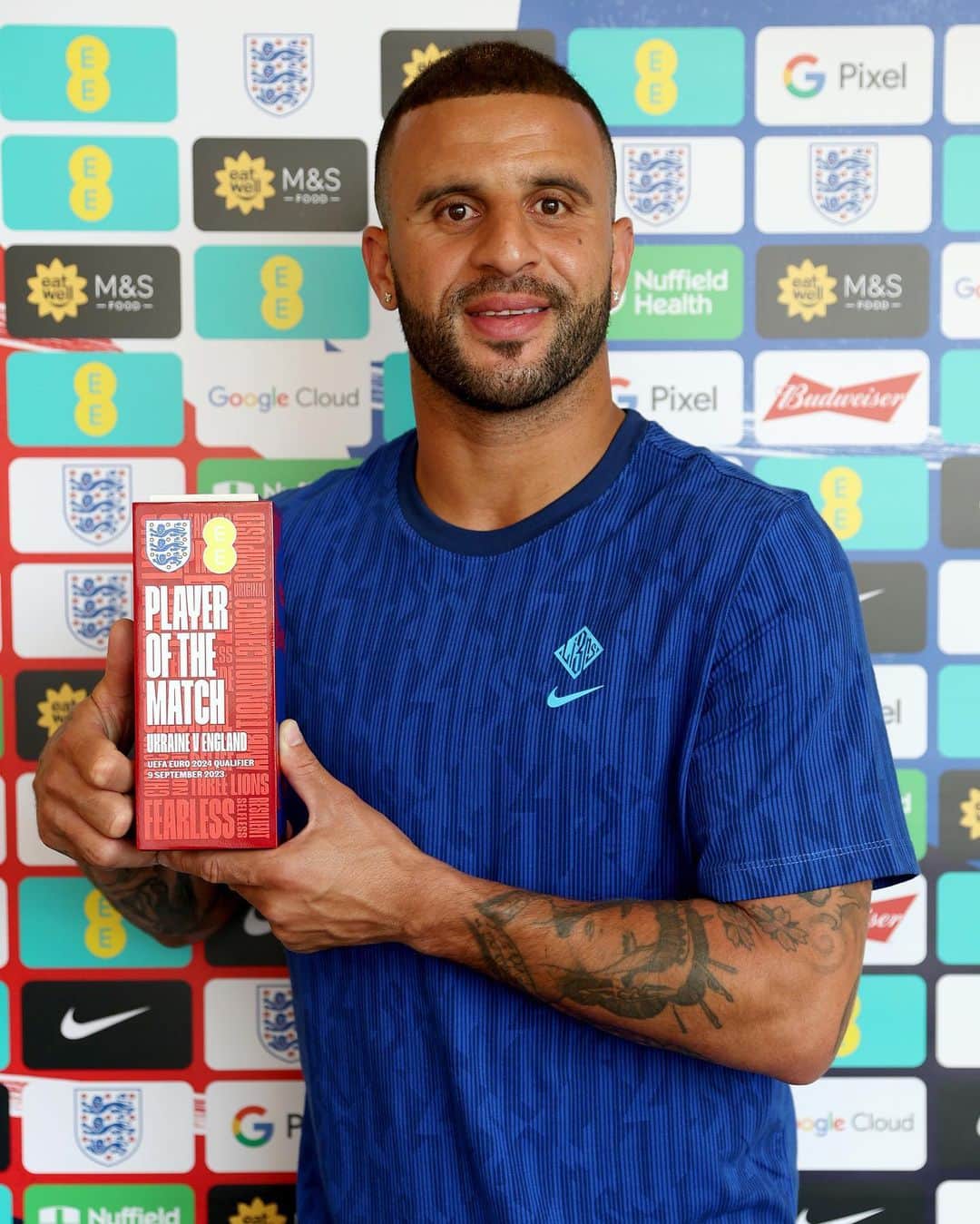 カイル・ウォーカーのインスタグラム：「Saturday night’s goalscorer is your England Player of the Match connected by @ee. Well done, @kylewalker2! 👏」