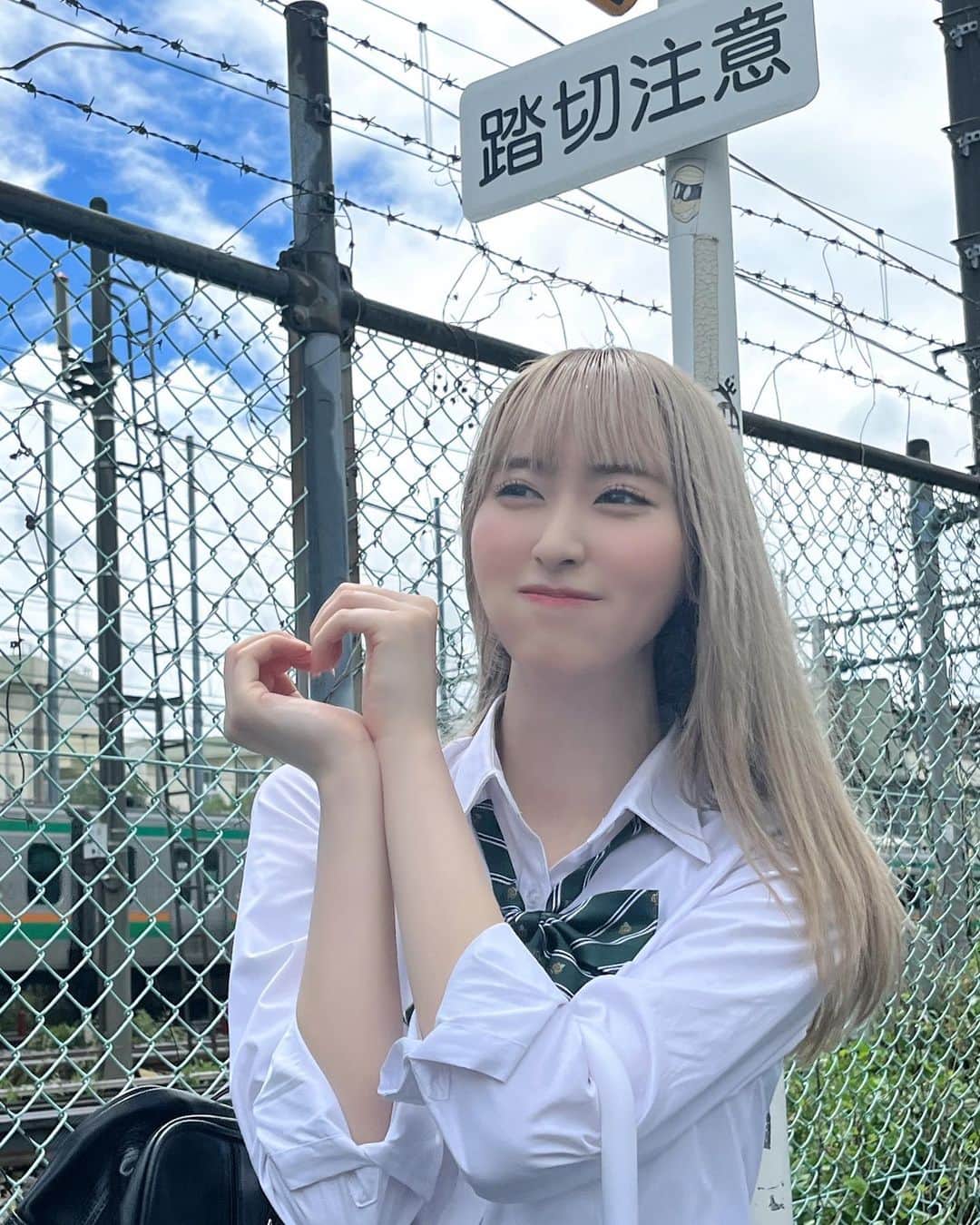 川中子奈月心さんのインスタグラム写真 - (川中子奈月心Instagram)「お写真いっぱいだよ〜🌧🚃 #デートの後22時   ♡♡♡ #ljk  #05 ♡♡♡」9月10日 21時42分 - kawanago__natsumi