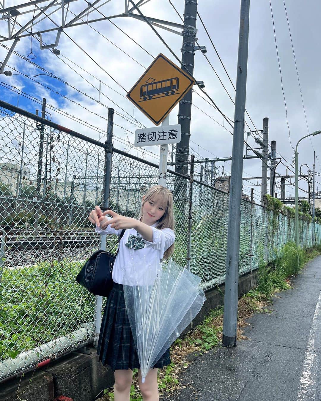 川中子奈月心さんのインスタグラム写真 - (川中子奈月心Instagram)「お写真いっぱいだよ〜🌧🚃 #デートの後22時   ♡♡♡ #ljk  #05 ♡♡♡」9月10日 21時42分 - kawanago__natsumi