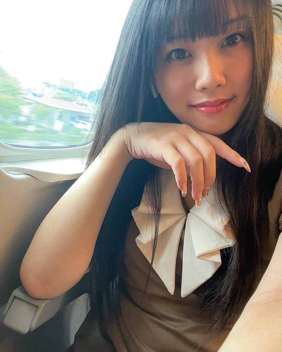 のインスタグラム：「新幹線ごっこ🚄  ※ごっこではないwwwww  #声優 #声優さん好きな人と繋がりたい #声真似 #voice #voiceactor #voice #anime #animation #アニメ  #photo #japanese #japan #instagood #instagram #instapic #happy #goodday #beauty #beautiful #youtube #tiktok #twitter #influencer #love #smile #cute #philippines #dog #friends #fashionblogger #fyp」