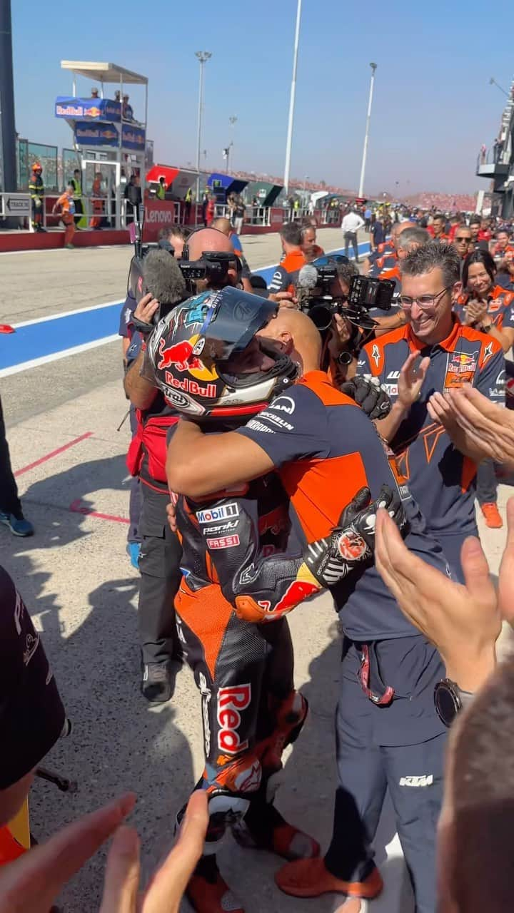 ダニ・ペドロサのインスタグラム：「That was something special. @26_danipedrosa. 4️⃣th and almost a podium finish. Incredible! 🙌🥵  #KTM #ReadyToRace #MotoGP #Motorsport #DaniPedrosa #SanMarinoGP」