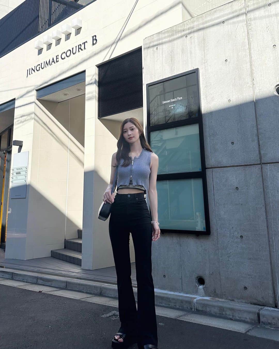 松川星のインスタグラム：「⁡ 最近お洋服の好みが変わりました👟🛒」