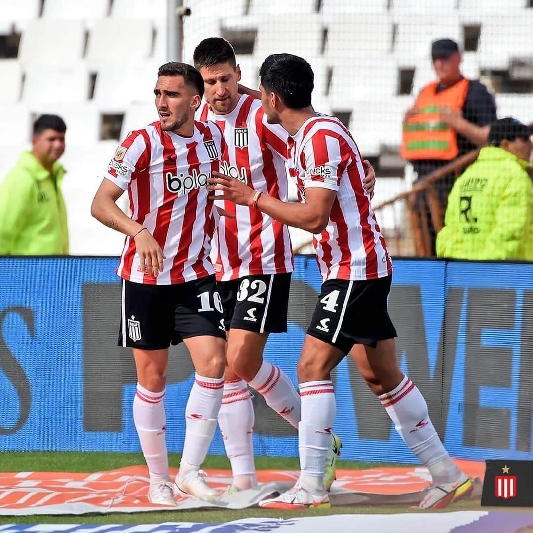 フェデリコ・フェルナンデスのインスタグラム：「🇦🇹❤️🇦🇹   Gracias a todos los hinchas que se acercaron a Mendoza 👏」