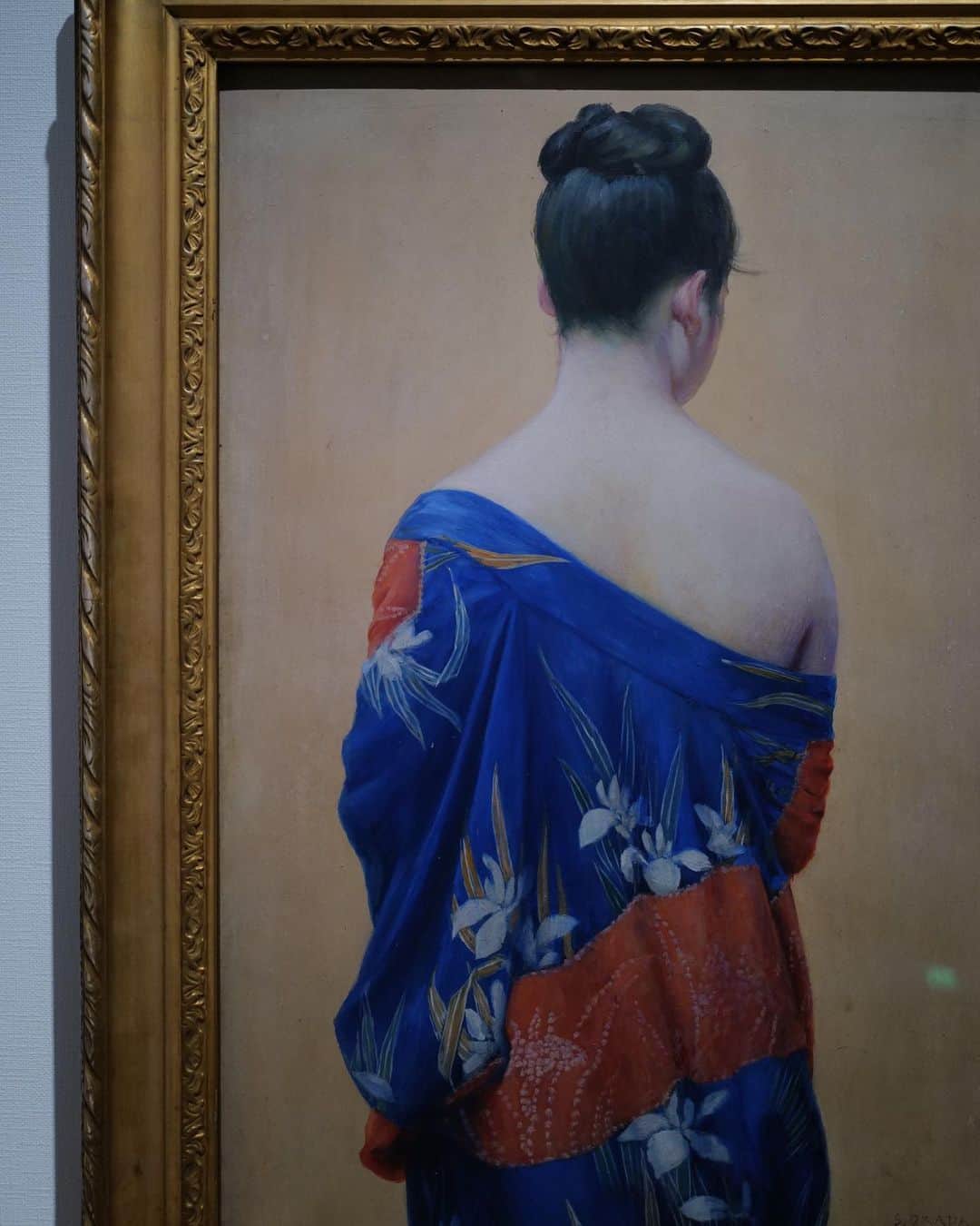 のインスタグラム：「この絵の前で立ち止まる女性がたくさんいた  #岡田三郎助 #あやめの衣」
