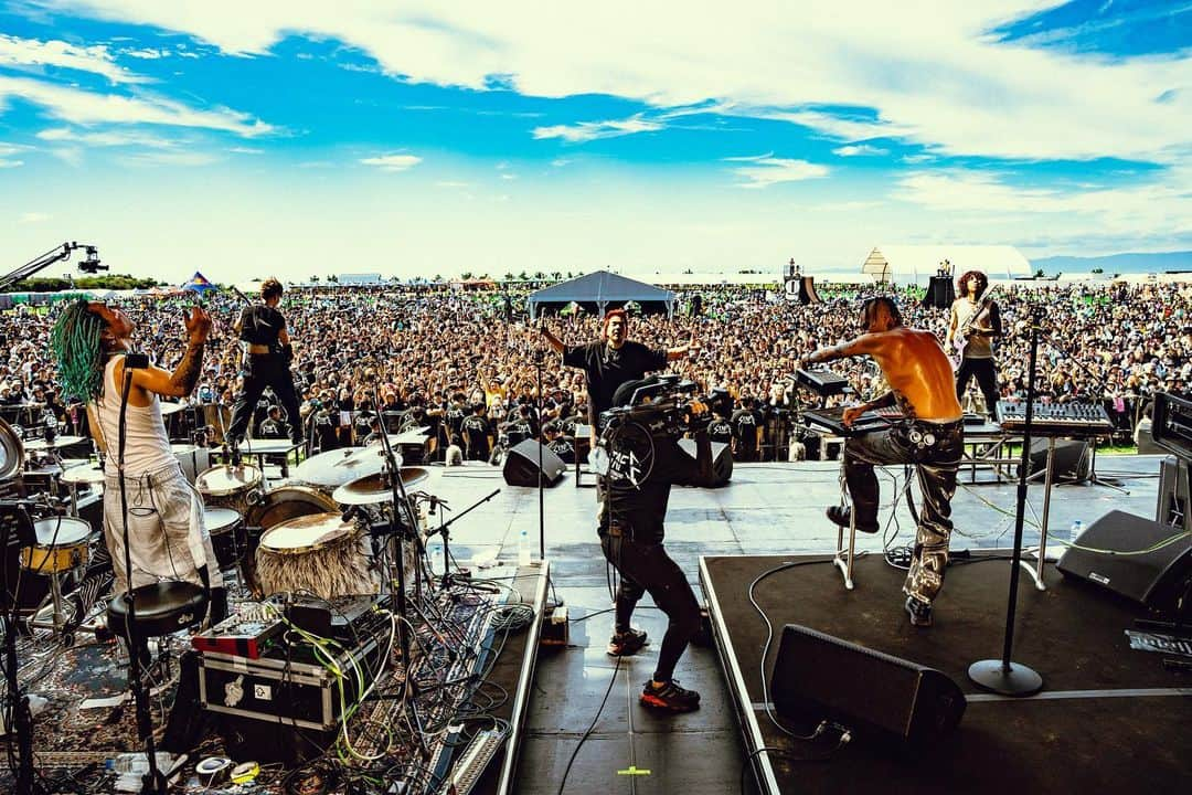 Crossfaithさんのインスタグラム写真 - (CrossfaithInstagram)「09.09 - HAZIKETEMAZARE  FESTIVAL 2023 at Izumiotsu Phoenix   Thanks to @hey_smith_japan   Yesterday was mental! What a way to finish this year’s summer festivals.  En route to our intimate headlining shows starts next week! Tix are all sold out, LET’S RAGE!」9月10日 21時54分 - crossfaithjapan