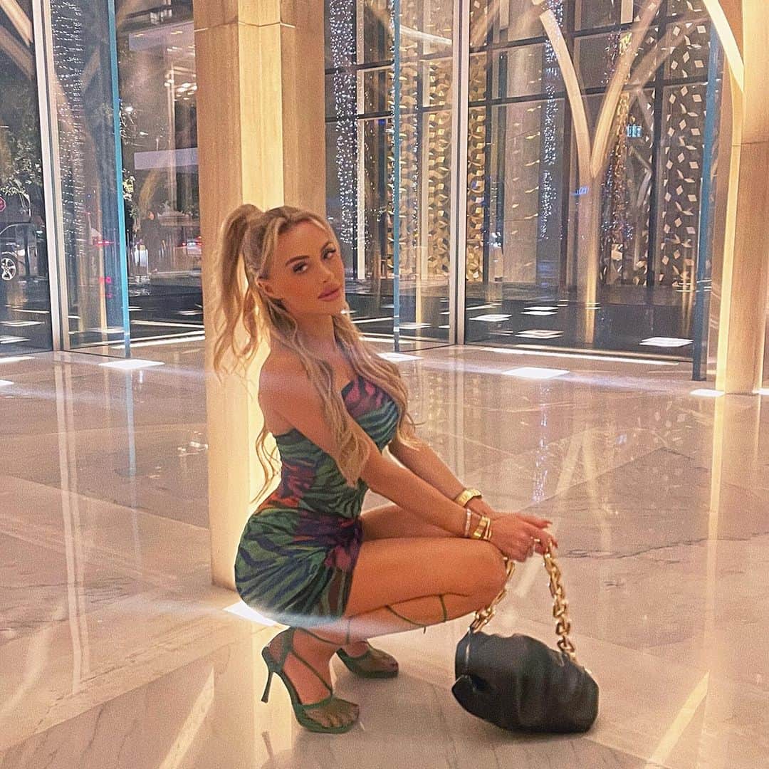 のインスタグラム：「🇦🇪」