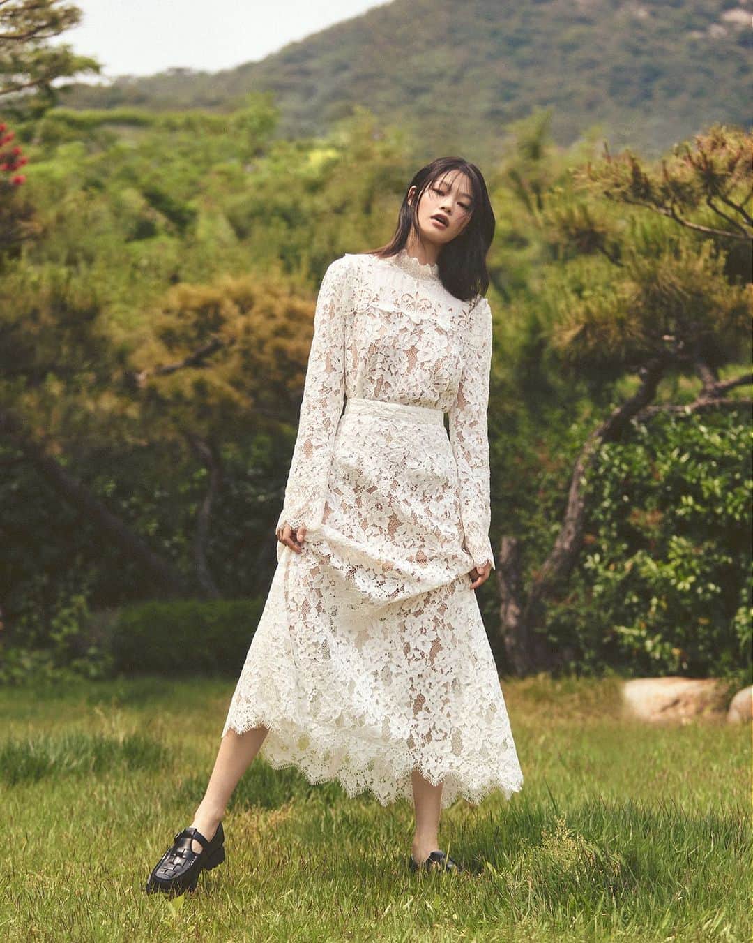 シー ニューヨークのインスタグラム：「Delicate lace 🕊️ The Dalia lace top and skirt #seanewyork」