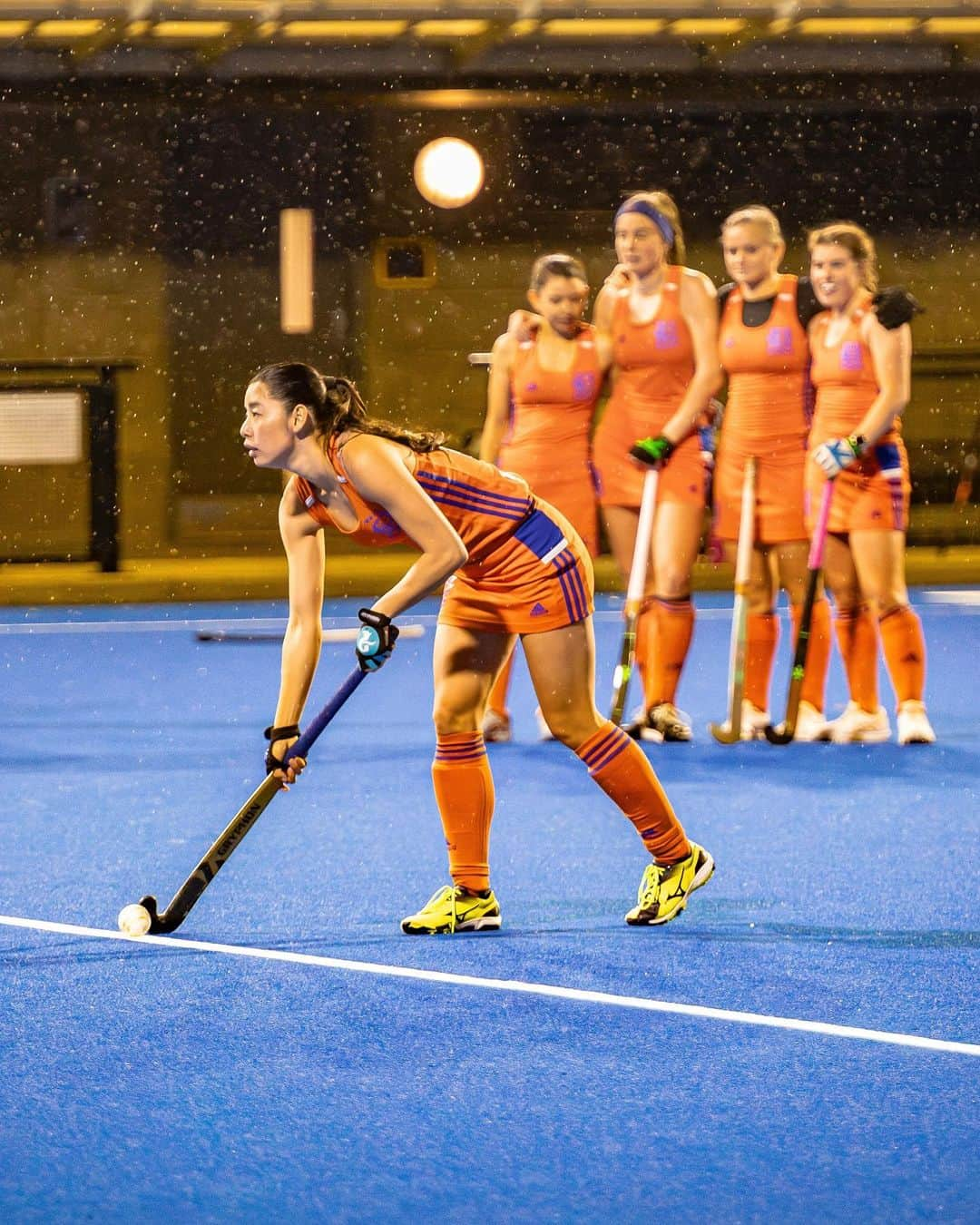 湯田葉月のインスタグラム：「One step closer to the 🏆 Thanks to all the Camberwell family for your amazing support! I love @camberwellhockeyclub 🧡💙 ひゅ〜〜〜っ💨な試合だったぁぁぁぁぁ！めっちゃギリギリの試合なのに全く負ける気がしないのは、いや。私たちが勝つでしょ。って全員が最後まで思ってだからだと思う😊なんか子供の頃に返ったみたいにシンプルに楽しんでる🦋  📷 @dan.coronado.photo   #melbourne #hockey #camberwell #メルボルン #メルボルン生活 #vichockey」