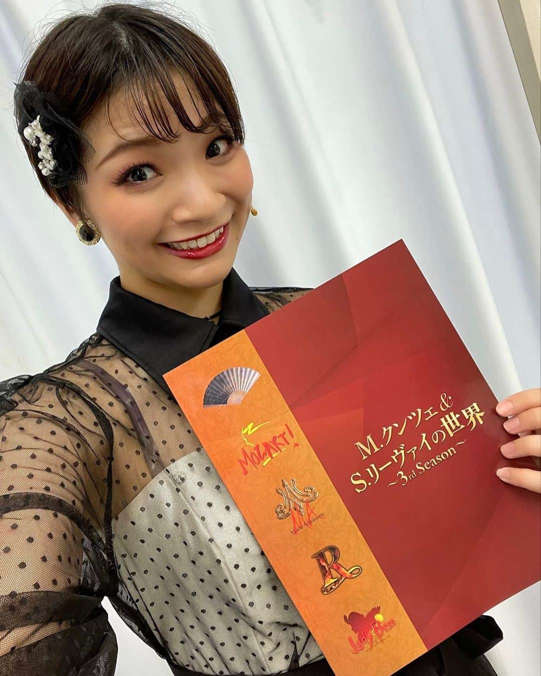島田彩のインスタグラム：「🎵 #クンツェリーヴァイの世界 #KLコン  M.クンツェ＆S.リーヴァイの世界 ~3rd Season  本日初日を迎えました✨✨劇場いっぱいのお客様、ありがとうございました！ エネルギッシュな名曲ばかり。早くもその中に身を置き続けて、心地の良い疲れで目が半分になっております笑　ぐっすり寝て明日からもお待ちしております☺️」