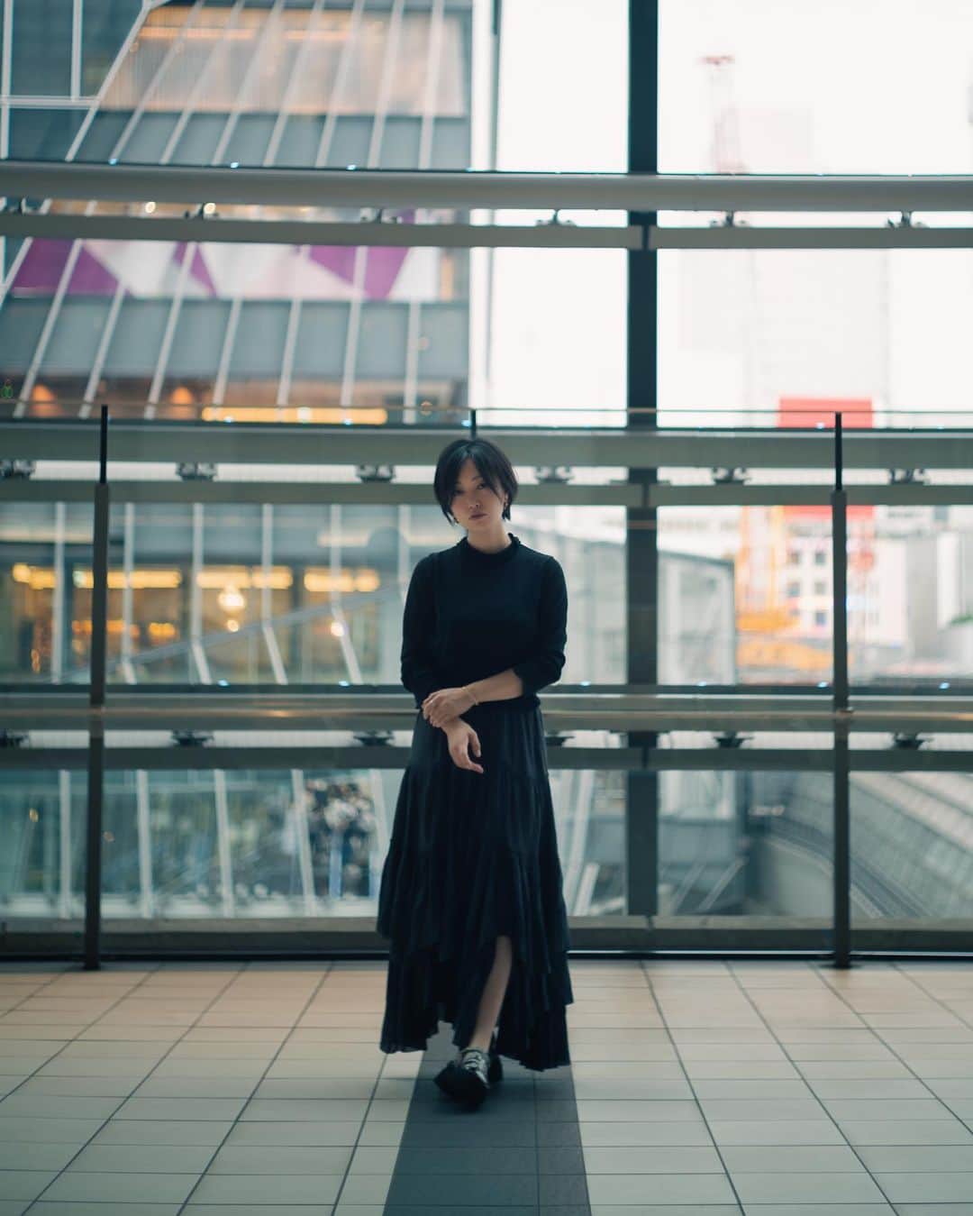 江守沙矢のインスタグラム：「いつも間開けちゃうから連続投稿。  swipe→エスカレーターを共に😌」