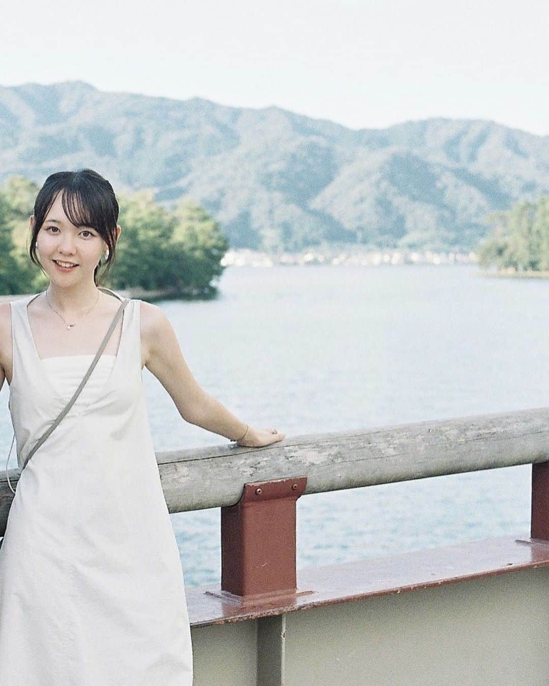 Masaさんのインスタグラム写真 - (MasaInstagram)「.   Nikon F3  Nikkor 50mm F1.4 #colorplus200  🍦🍧  そろそろ琵琶湖で泳いでる人もいないかなーと思ったけど、昨日はまだまだたくさん泳いではりました。  でも朝晩はだいぶマシになってきて、エアコン無しで寝れるようになってきました😌  撮影日 : 2023年8月22日  #まさ35 #エビプリ #35mm #nikonf3 #nikon #フィルム #film #filmcamera #filmphotography #フィルム #フィルムカメラ #フィルム写真 #portrait #ポートレート #filmisnotdead #京都 #kyoto #天橋立 #リフト」9月11日 7時45分 - masa_nikonist