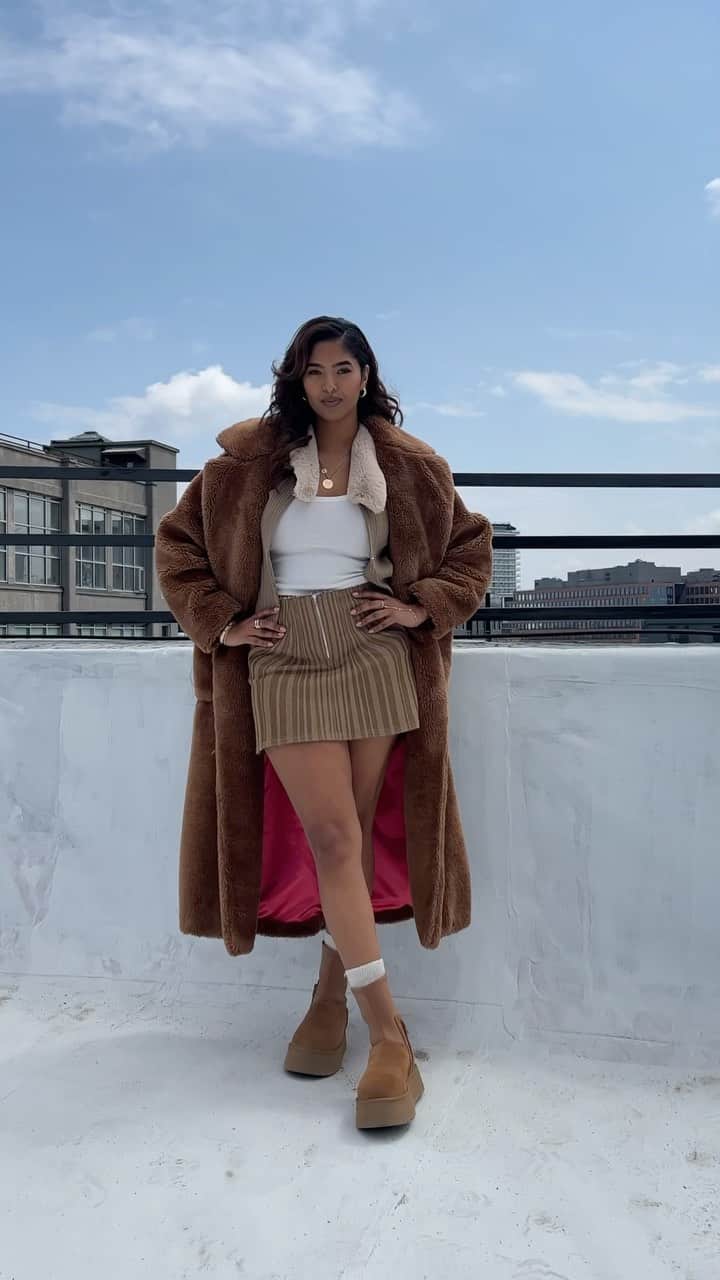 アグのインスタグラム：「@nataliabryant is THAT girl. ✨ Natalia wears the Alesandra Wrap Coat and Classic Dipper.  🎥: @ofbecomingus  #Ugg #FeelsLikeUgg #NataliaBryant」