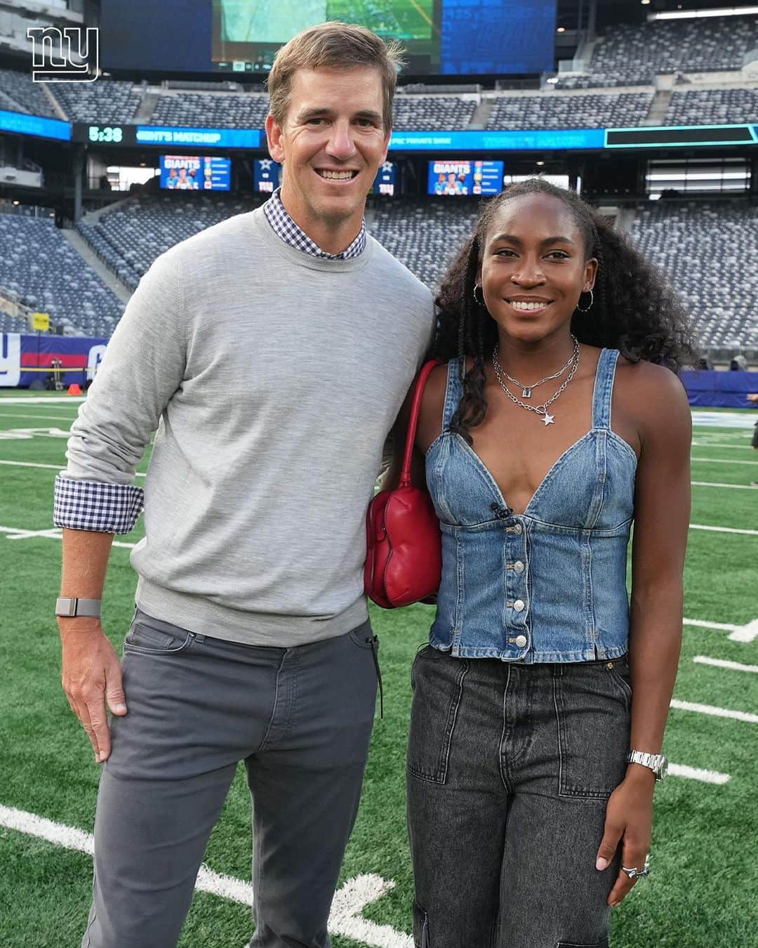 New York Giantsさんのインスタグラム写真 - (New York GiantsInstagram)「THE CHAMP is here! 🎾 @cocogauff」9月11日 8時19分 - nygiants