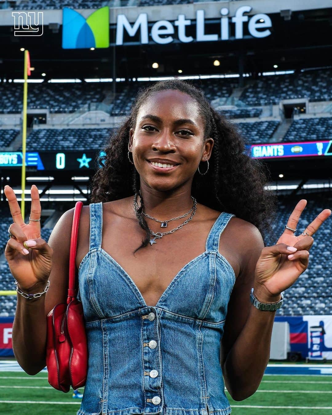 New York Giantsさんのインスタグラム写真 - (New York GiantsInstagram)「THE CHAMP is here! 🎾 @cocogauff」9月11日 8時19分 - nygiants